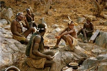 Bộ tộc sống quần hôn và sở thích “ăn cơm trước kẻng” 