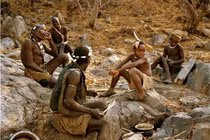 Bộ tộc sống quần hôn và sở thích “ăn cơm trước kẻng” 