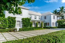 Bên trong biệt thự ven biển của gia đình cựu Tổng thống Donald Trump