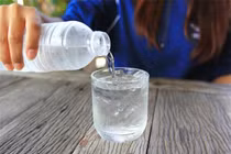 Uống nước theo kiểu này chẳng khác nào "tự đầu độc"