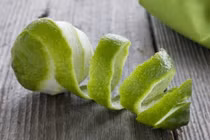 Quả chanh là "kho chứa" vitamin C, nhiều người vô tình bỏ phần quý nhất