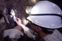 Đào sâu 3 km dưới mỏ vàng, thấy "kho báu" 1,2 tỷ năm tuổi