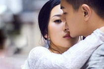 Vì một... bát canh ngao, anh chồng đang đi ăn với bồ suýt bật khóc vì nhớ vợ