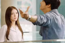 Tôi vừa thăng chức, cậu đồng nghiệp đưa tờ giấy kèm đề nghị sốc