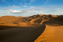 Bên dưới lớp cát dày của sa mạc Sahara ở Châu Phi có gì?