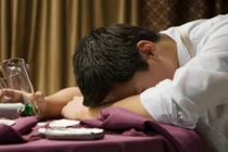 Vợ bỏ đi, 2 năm sau, tôi phát hiện túi tiền cùng lá thư