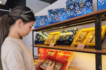 Bánh trung thu cao cấp "giá chát" vẫn cháy hàng giữa dịch COVID-19