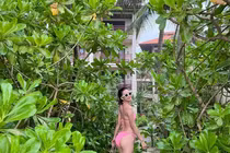 Đẳng cấp như Tiểu Vy: Chọn bikini đơn giản nhưng vẫn quyến rũ