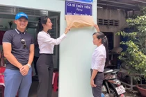 Sau ồn ào sao kê, ca sĩ Thủy Tiên tiếp tục làm từ thiện