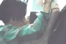 Lưu Diệc Phi và người tình gây bùng nổ vì cảnh khóa môi