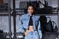 Phạm Hương úp mở thông báo ngày về Việt Nam sau ồn ào sinh con