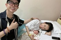 Long Nhật khoe lên chức ông ngoại khi mới ngoài 50 tuổi