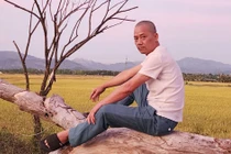 Bình Trọng viên mãn bên vợ trẻ kém 9 tuổi cùng 3 con