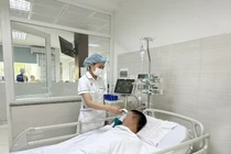 Bệnh nhân 56 tuổi sốc nhiễm khuẩn sau khi ăn bánh cuốn