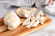 Lợi ích khi ăn thịt gà luộc