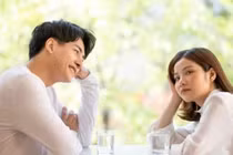 Đi chơi lần đầu, bạn trai chia đôi hóa đơn nhưng vẫn tán tỉnh tôi