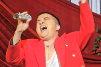 Cao Thái Sơn có phô trương thái quá?