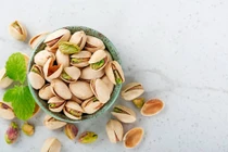 Loại cây "lì lợm" trồng 6 năm mới ra quả "nhỏ nhưng có võ"