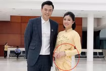 MC Hoàng Linh lộ bụng lùm lùm, dính nghi vấn có bầu