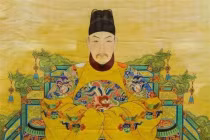 Long bào của hoàng đế xưa không giặt bằng nước, nếu bẩn phải làm sao? 