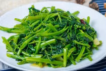 Tuyệt chiêu giúp rau muống xào xanh như ngọc, giòn ngọt hết chê