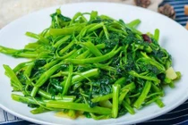 Tuyệt chiêu giúp rau muống xào xanh như ngọc, giòn ngọt hết chê