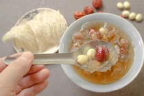 Bác sĩ khuyên những người này không nên dùng tổ yến