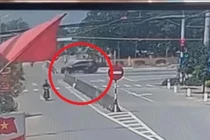 Ô tô phóng vun vút gây họa kinh hoàng cho nữ tài xế