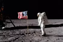 Tại sao cuộc đổ bộ lên Mặt trăng của Apollo bị nghi ngờ?