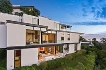 Bên trong biệt thự 13,7 triệu USD Ariana Grande mới mua