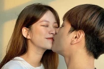 Trào lưu khoe giấy đăng ký kết hôn của sao Việt