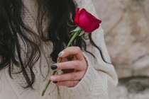 Lần đầu gặp, hành động của bố mẹ bạn trai khiến tôi hoang mang