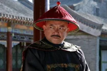 Trước khi qua đời, Hòa Thân ra 2 mật lệnh để cứu gia tộc 