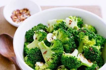 Xào súp lơ muốn xanh mướt, giòn ngọt không nên bỏ qua 2 bước này