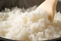 Nấu cơm muốn dẻo thơm hãy cho vài giọt gia vị quen thuộc này