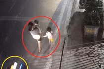 Video: Tranh cãi cảnh mẹ bế con nhỏ bị xe máy tông trúng