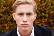 Hoàng tử Hy Lạp 21 tuổi đẹp trai, 6 múi, kế vị ngai vàng tương lai