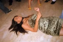 Té ngửa vì sự thật cảnh say mèm trong phim của người đẹp Việt