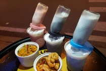 Sốt xình xịch trào lưu trà sữa úp ngược của giới trẻ Sài thành