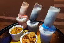 Sốt xình xịch trào lưu trà sữa úp ngược của giới trẻ Sài thành 