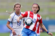 Cầu thủ nữ cởi áo ăn mừng khi đội nhà dự World Cup