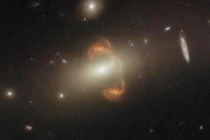 Ảnh độc từ siêu kính viễn vọng: "Gương thiên hà xuyên không"