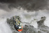 Cơn sóng "sát thủ" vừa tấn công du thuyền khổng lồ gần Nam Cực