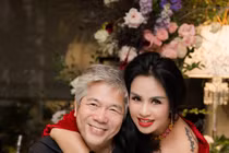 Diva Thanh Lam bên chồng bác sĩ: Nhan sắc U60 rực rỡ