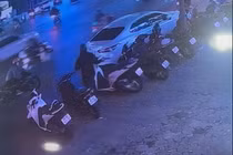 Cô gái mất trắng xe SH mới mua khi đi uống nước