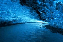 Độc đáo hồ nước tàng hình khiến du khách ngỡ "bơi trong không khí" 