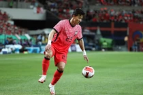 Hậu vệ Hàn tuyên bố đá rát với Ronaldo vì lý do khó đỡ