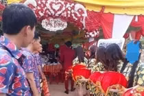 Mặc thứ đồ này, dàn bê tráp khiến dân mạng phải "khẩu nghiệp"