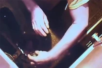 Bí mật lắp camera trong nhà sốc nặng phát hiện chồng làm điều khủng khiếp 