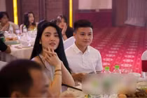 Bạn gái Quang Hải thả dáng nuột trong chuyến xuất ngoại với bạn trai